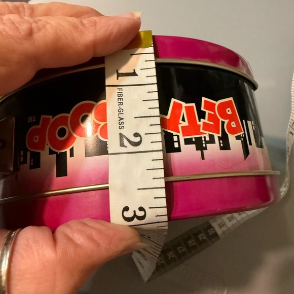 Vintage 2005 Betty Boop Round Lunch Box, In Good Condition, Great For Collectors - Picture 10 of 11